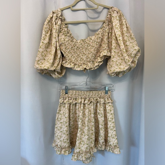 Alamour floral crop top and short set - Picture 2 of 2